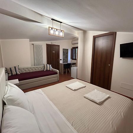 Window To The Tower Bed & Breakfast Pisa Bagian luar foto
