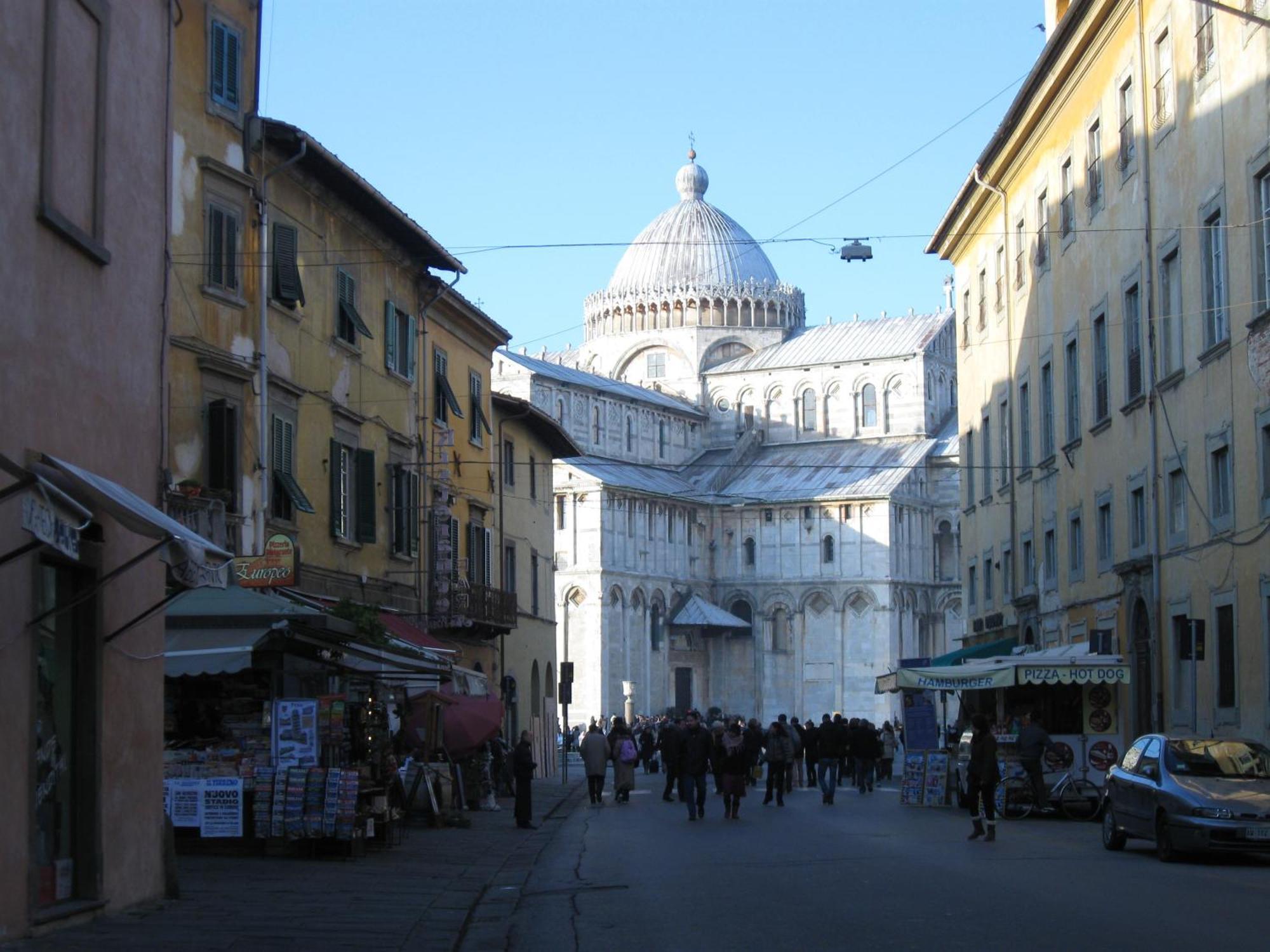 Window To The Tower Bed & Breakfast Pisa Bagian luar foto