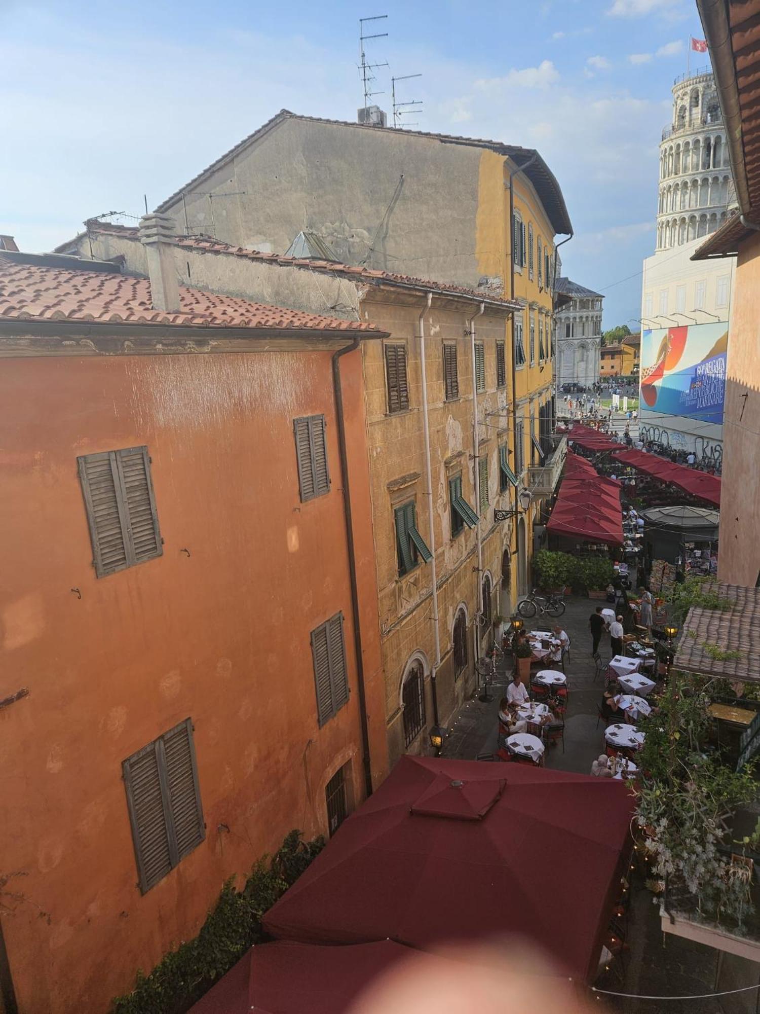 Window To The Tower Bed & Breakfast Pisa Bagian luar foto