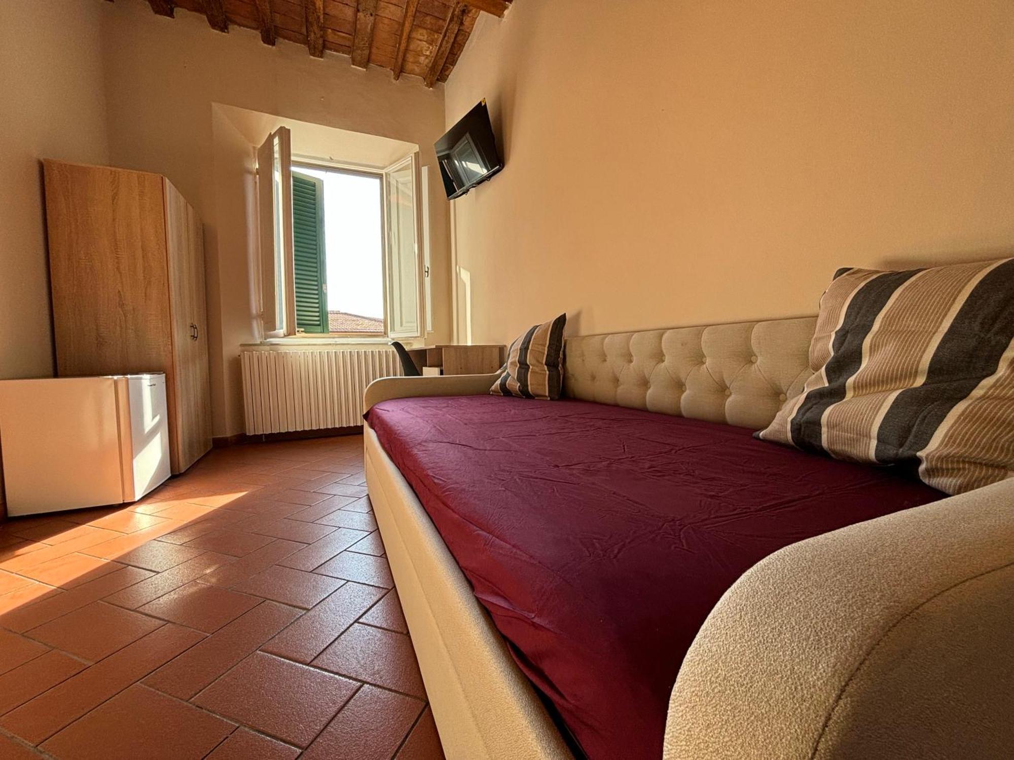 Window To The Tower Bed & Breakfast Pisa Bagian luar foto