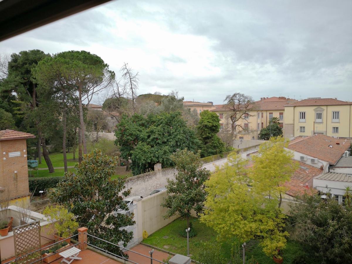 Window To The Tower Bed & Breakfast Pisa Bagian luar foto