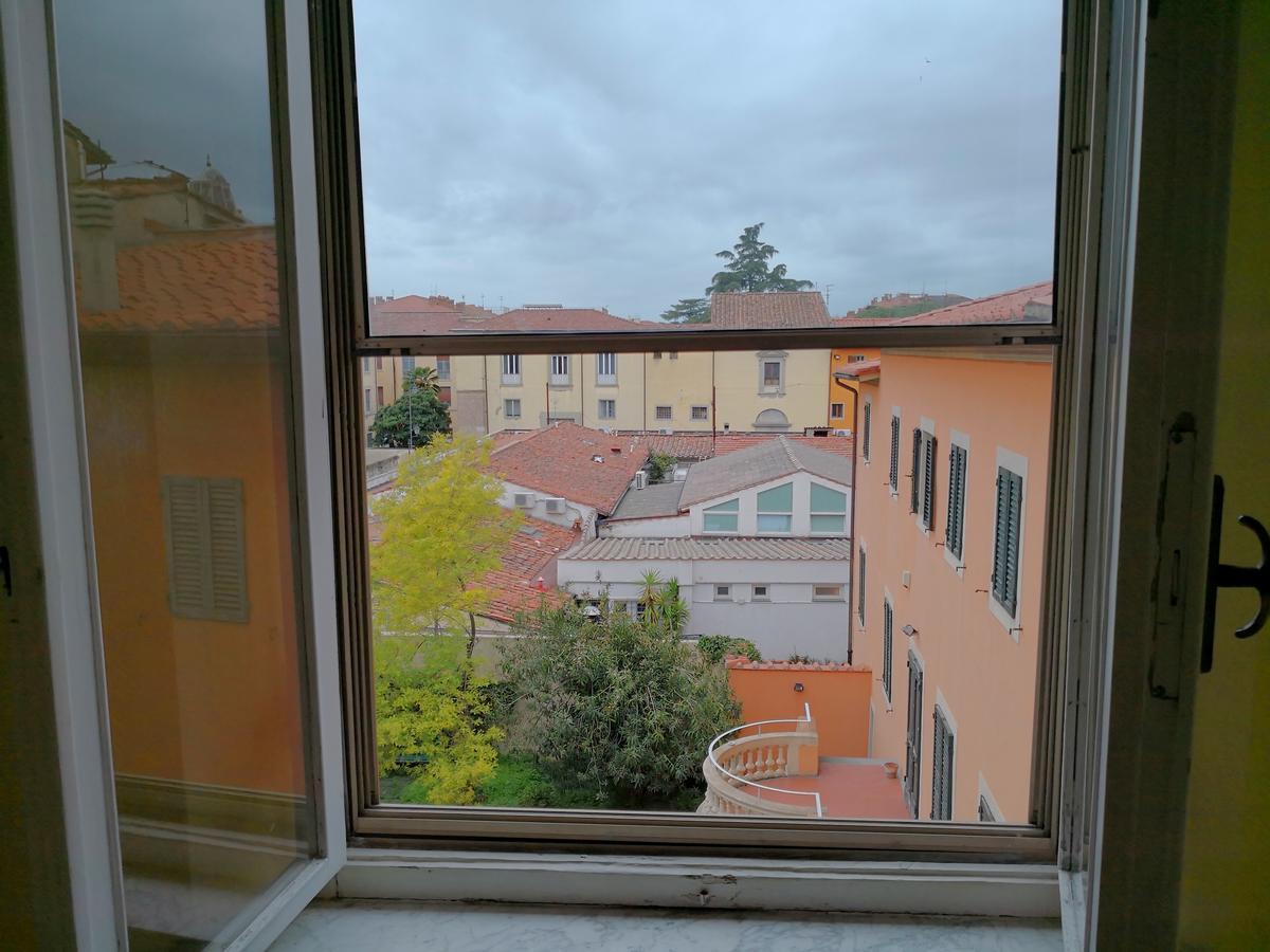 Window To The Tower Bed & Breakfast Pisa Bagian luar foto