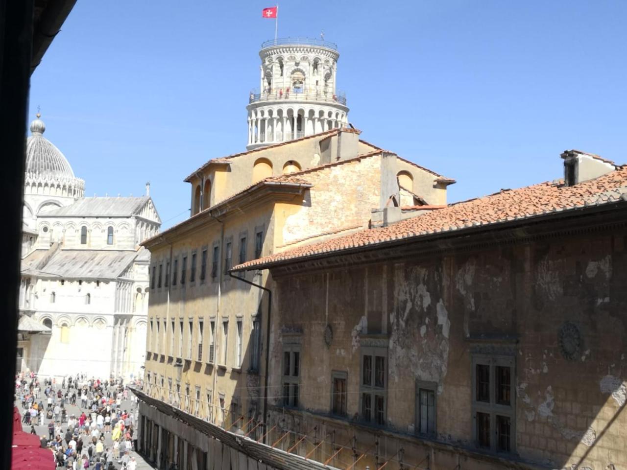 Window To The Tower Bed & Breakfast Pisa Bagian luar foto